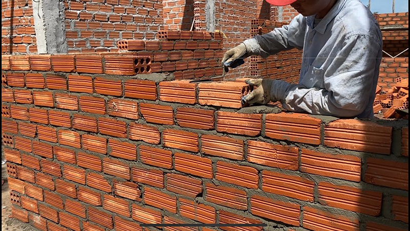 Tường Gạch Truyền Thống