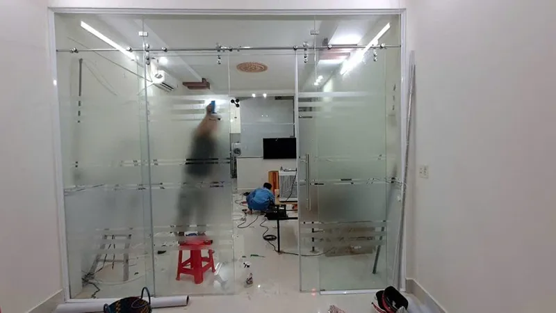 Thợ Tháo Dỡ Vách Kính Tại Hà Nội