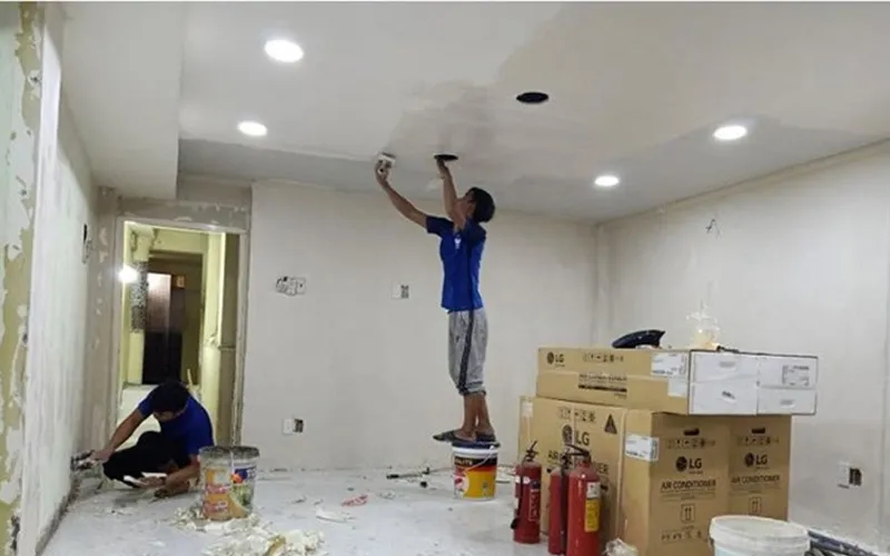 Cạo Bỏ Và Vệ Sinh Tường Cũ