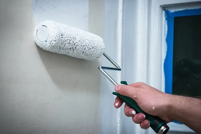 Tường Chỉ Bị Xuống Màu, Lớp Sơn Vẫn Bám Chắc